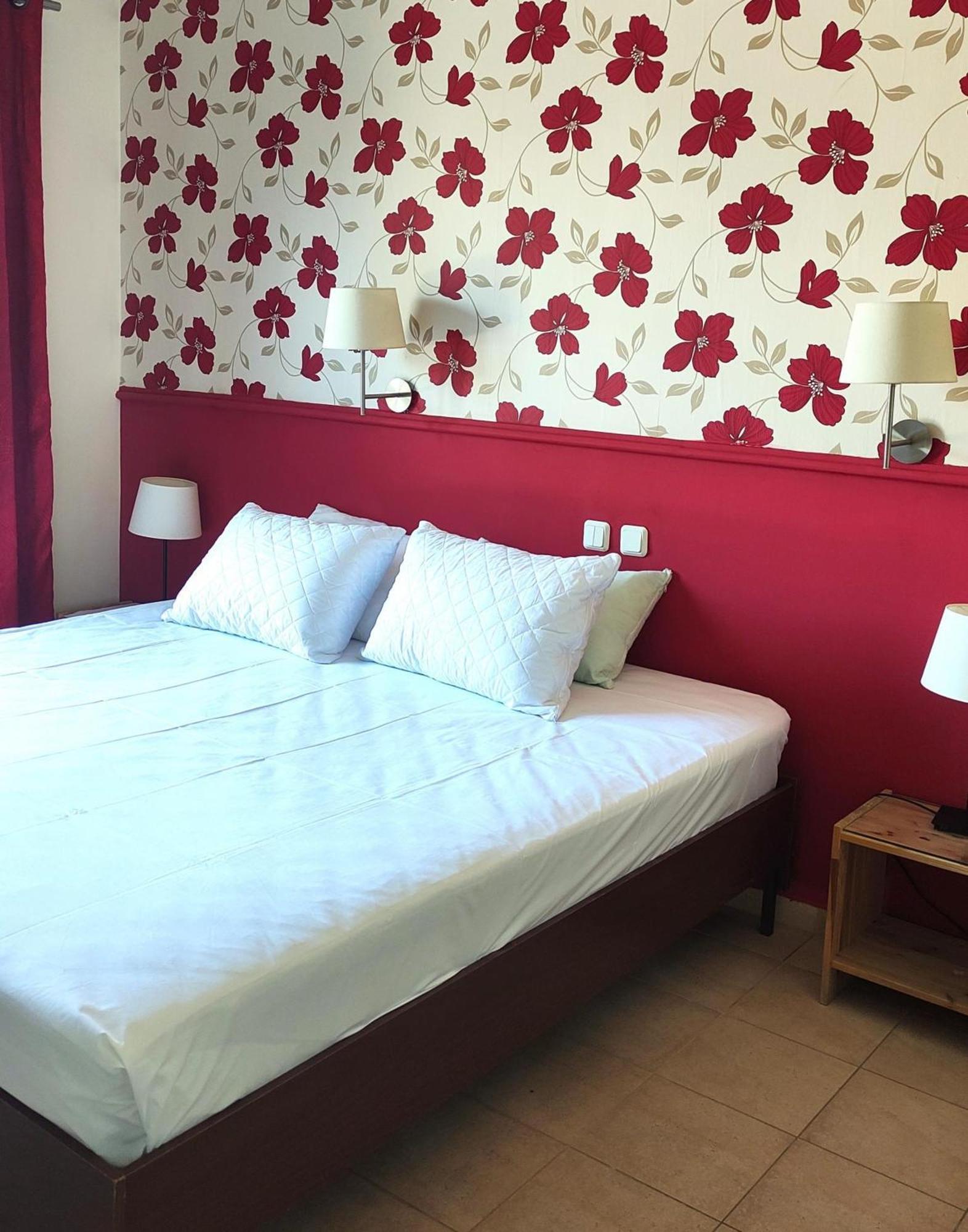 Okeania Seafront Rooms In Kamena Vourla Exterior photo