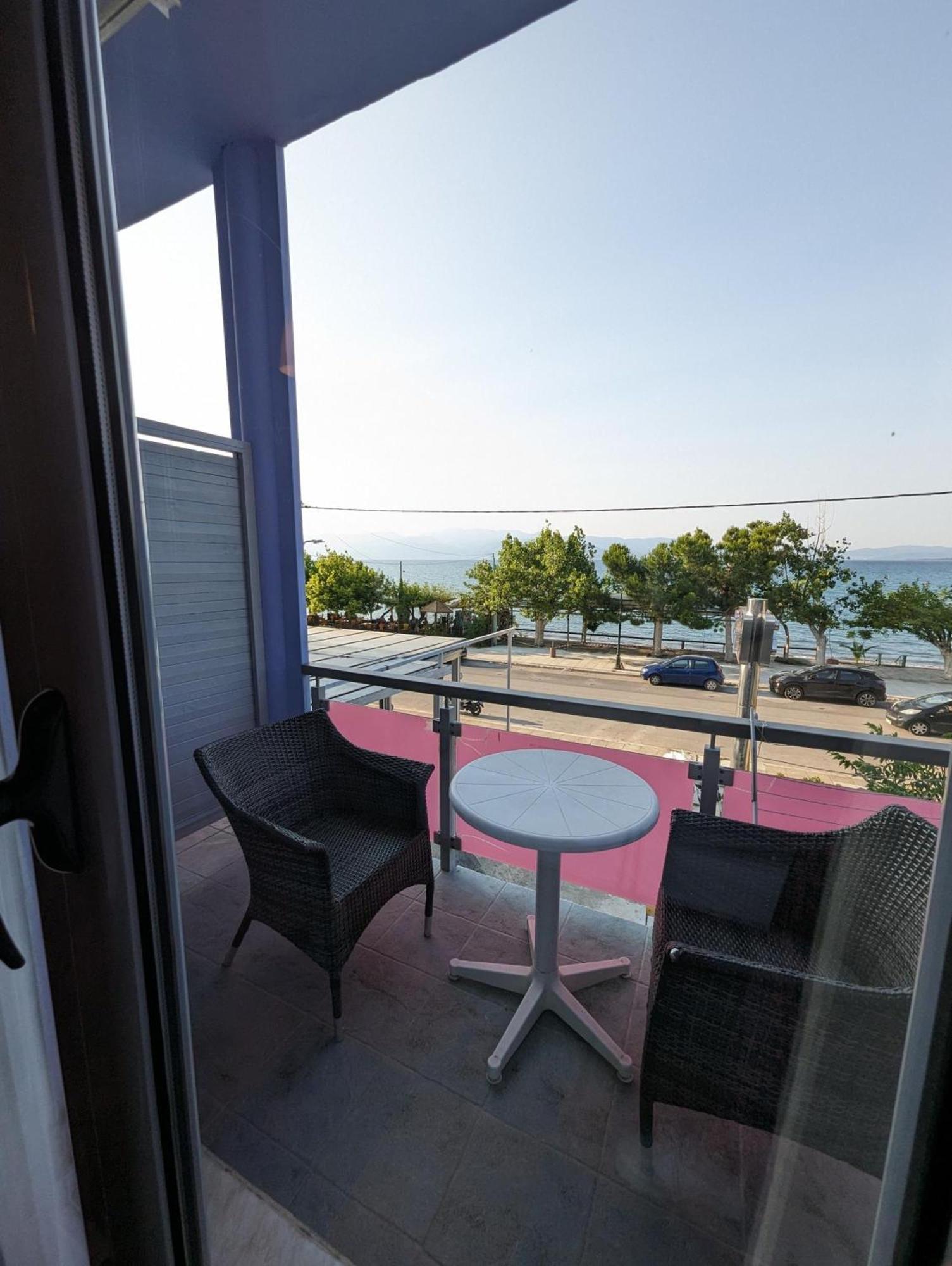 Okeania Seafront Rooms In Kamena Vourla Exterior photo