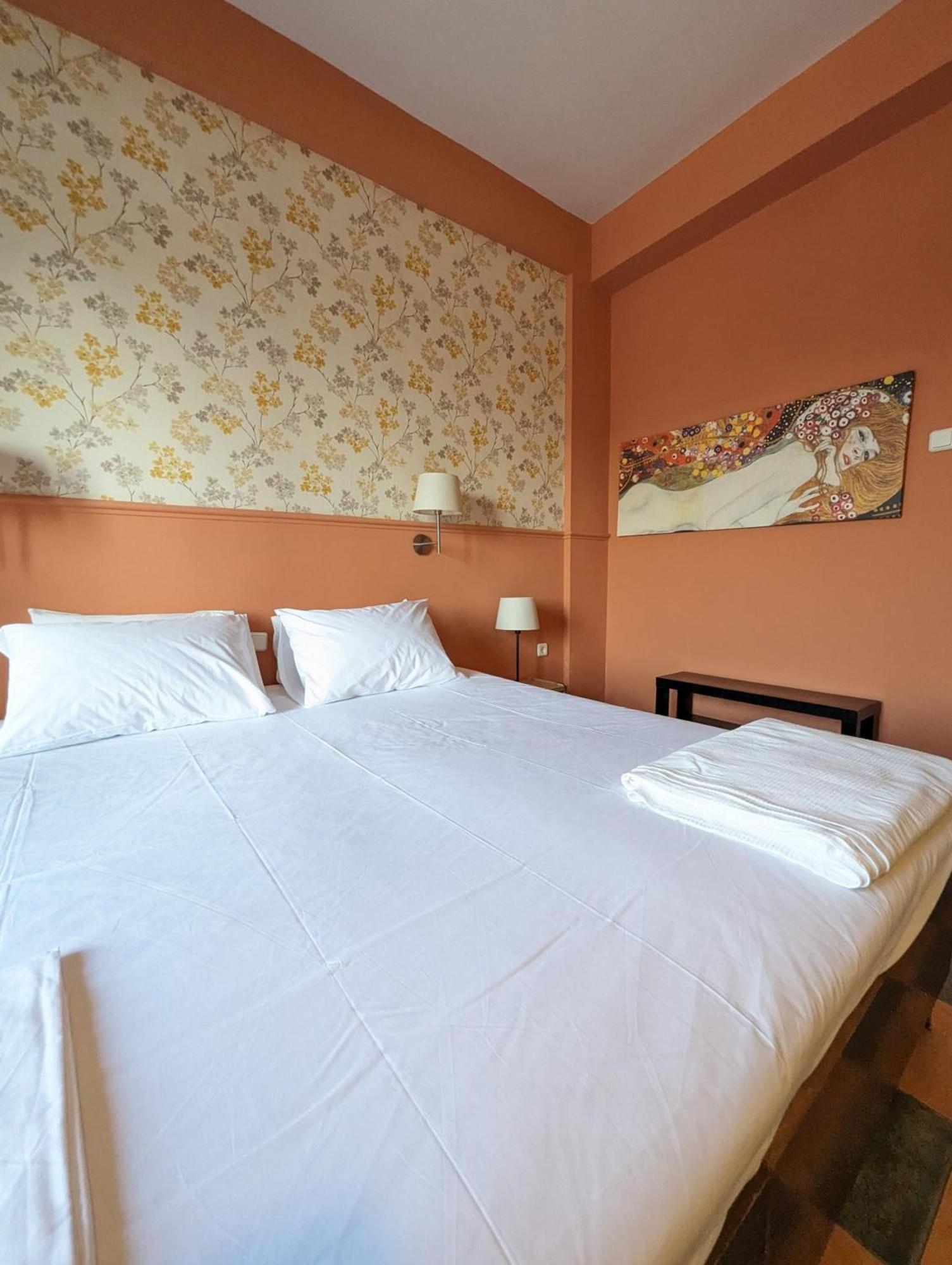 Okeania Seafront Rooms In Kamena Vourla Exterior photo
