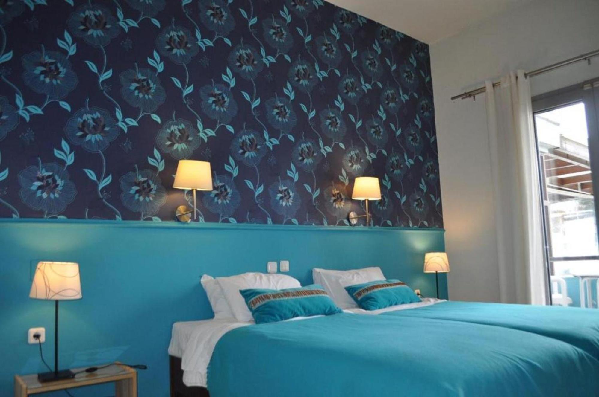 Okeania Seafront Rooms In Kamena Vourla Exterior photo