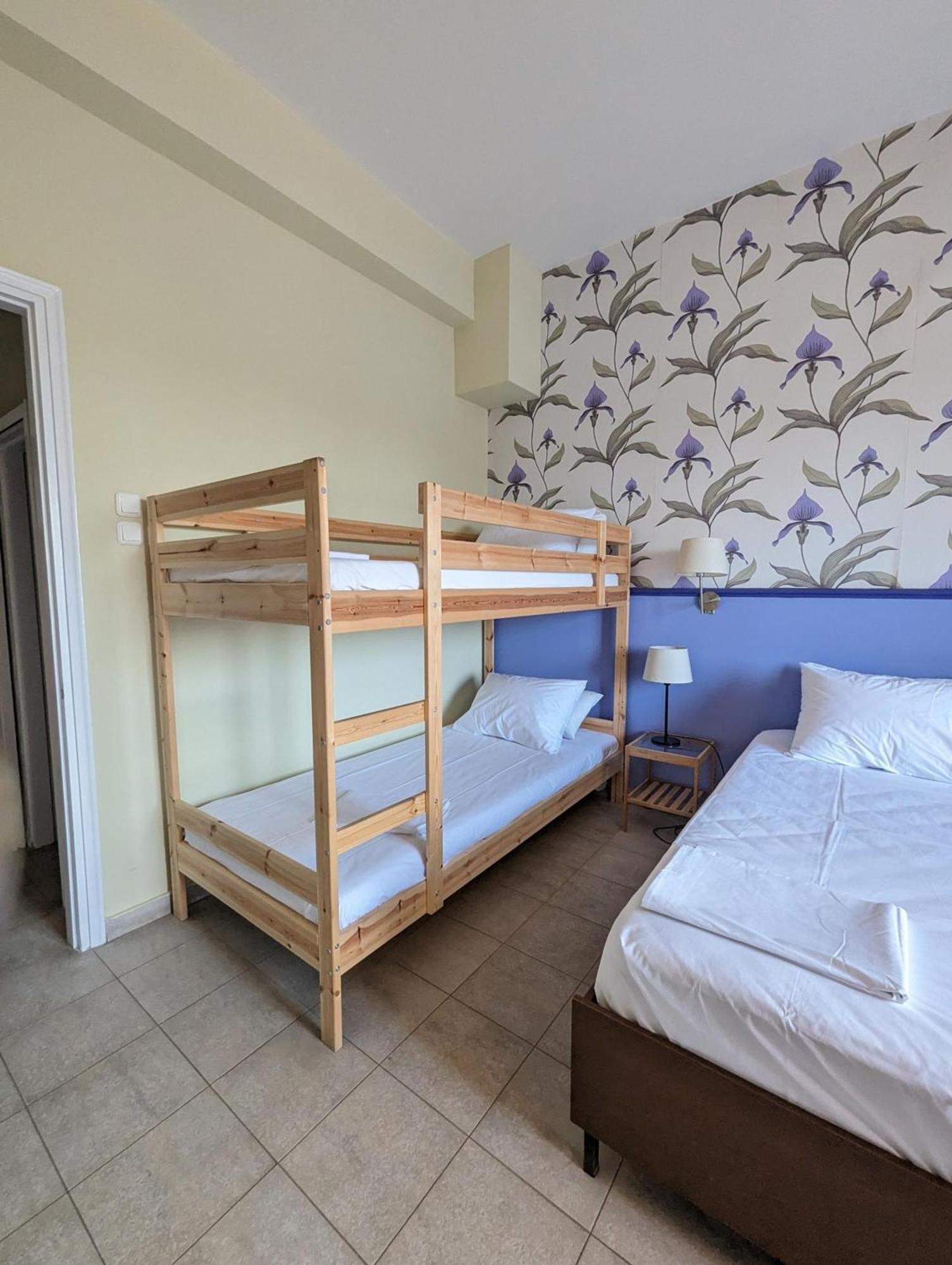 Okeania Seafront Rooms In Kamena Vourla Exterior photo