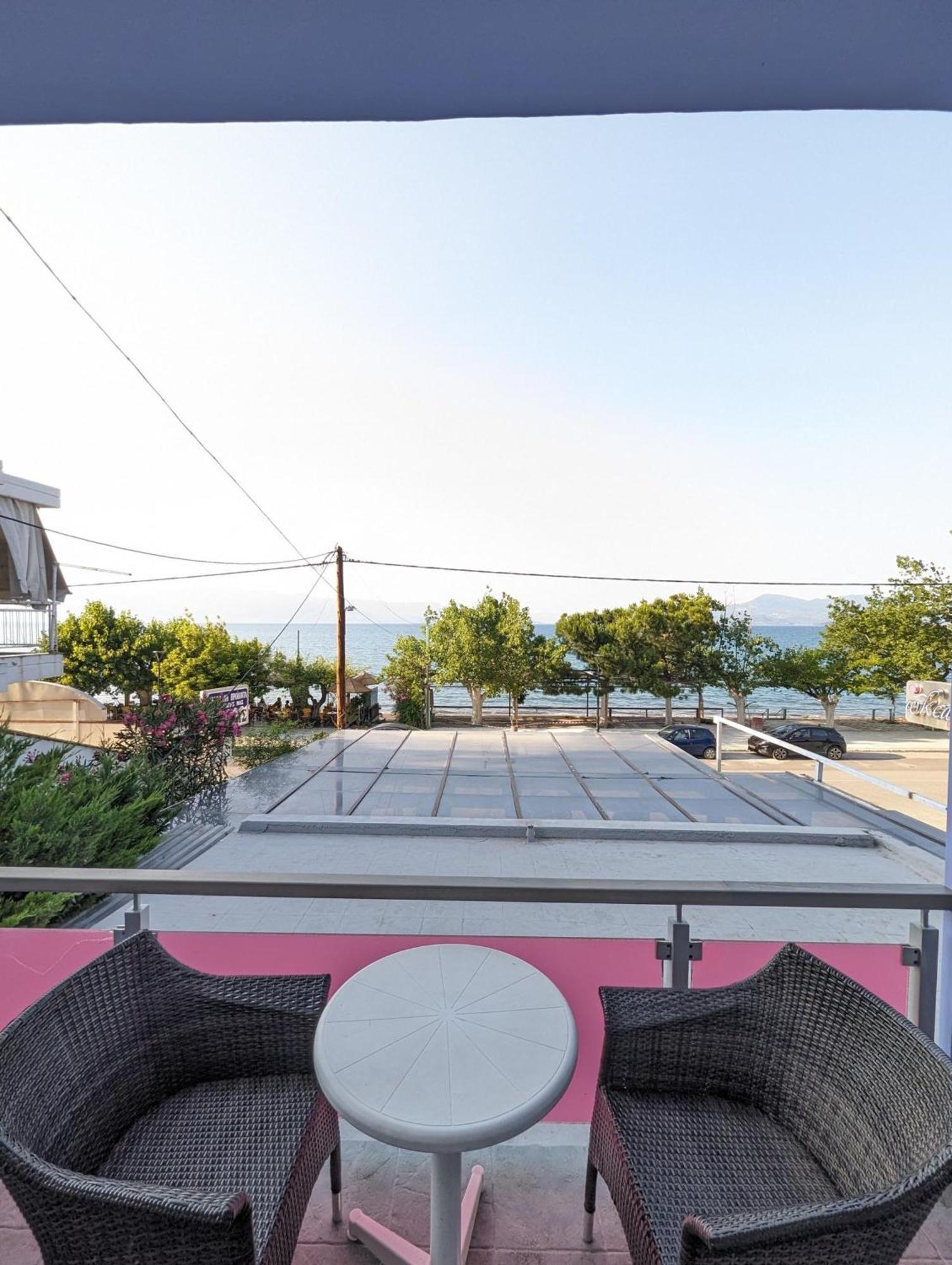 Okeania Seafront Rooms In Kamena Vourla Exterior photo