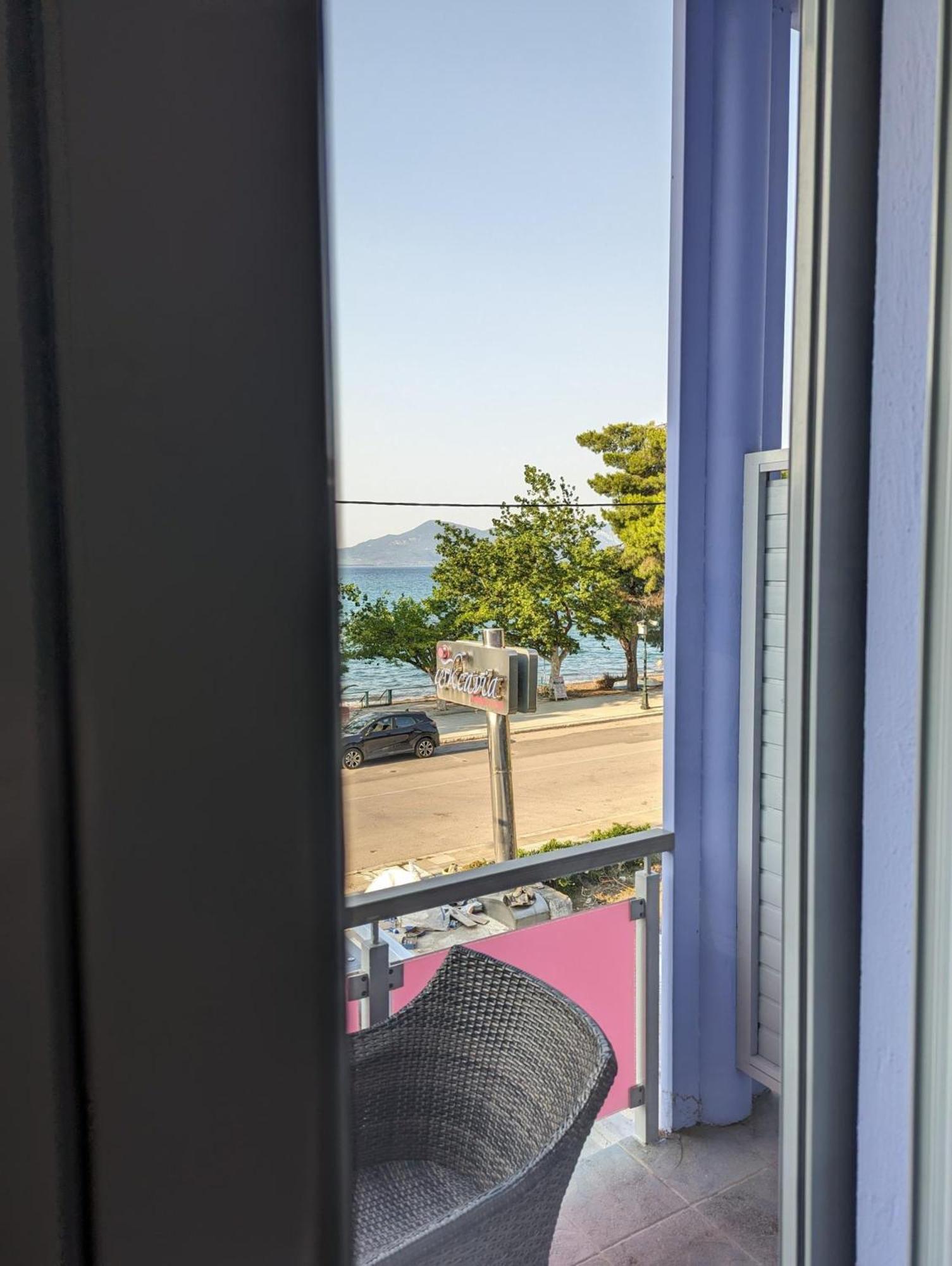 Okeania Seafront Rooms In Kamena Vourla Exterior photo