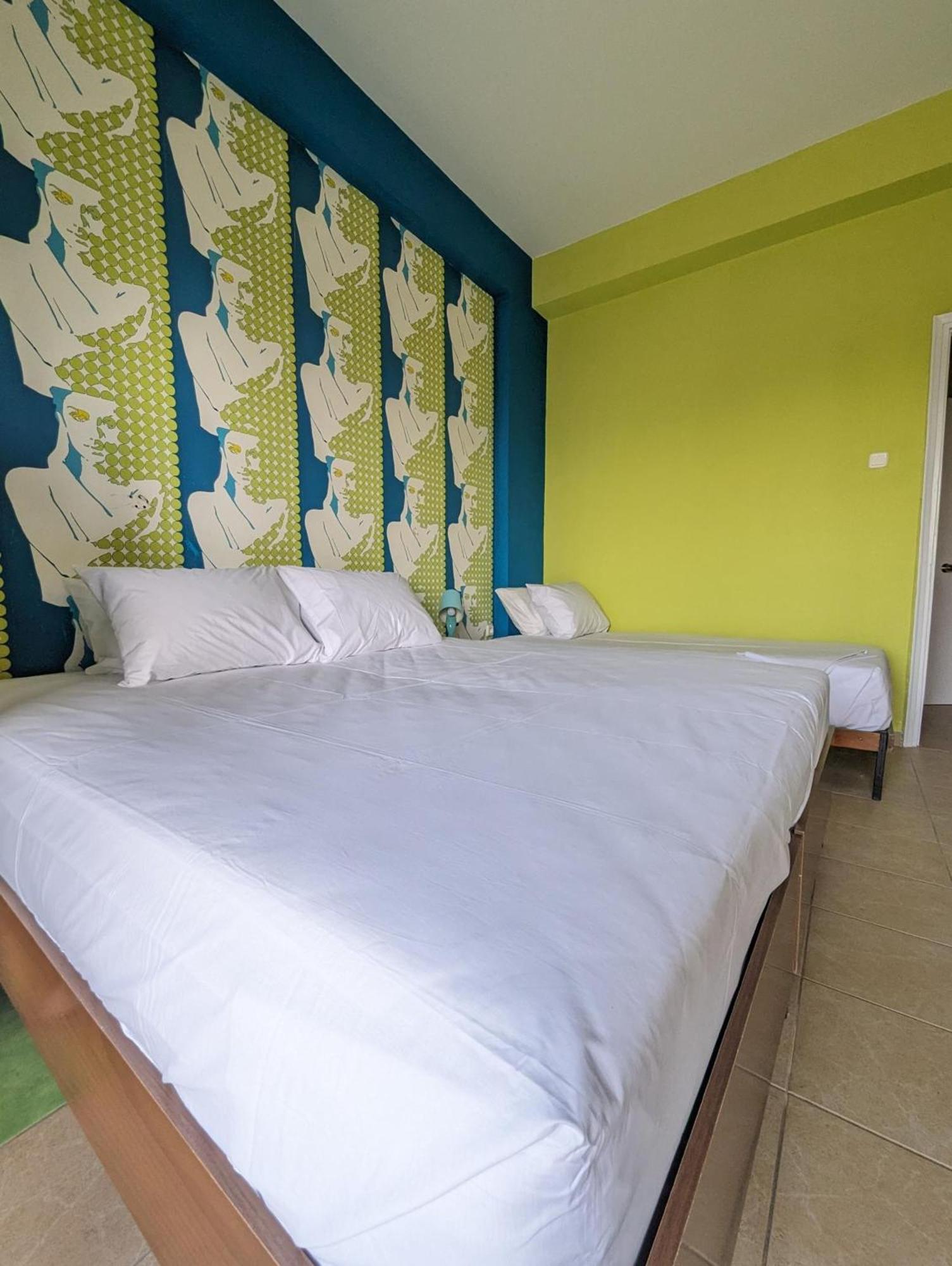 Okeania Seafront Rooms In Kamena Vourla Exterior photo