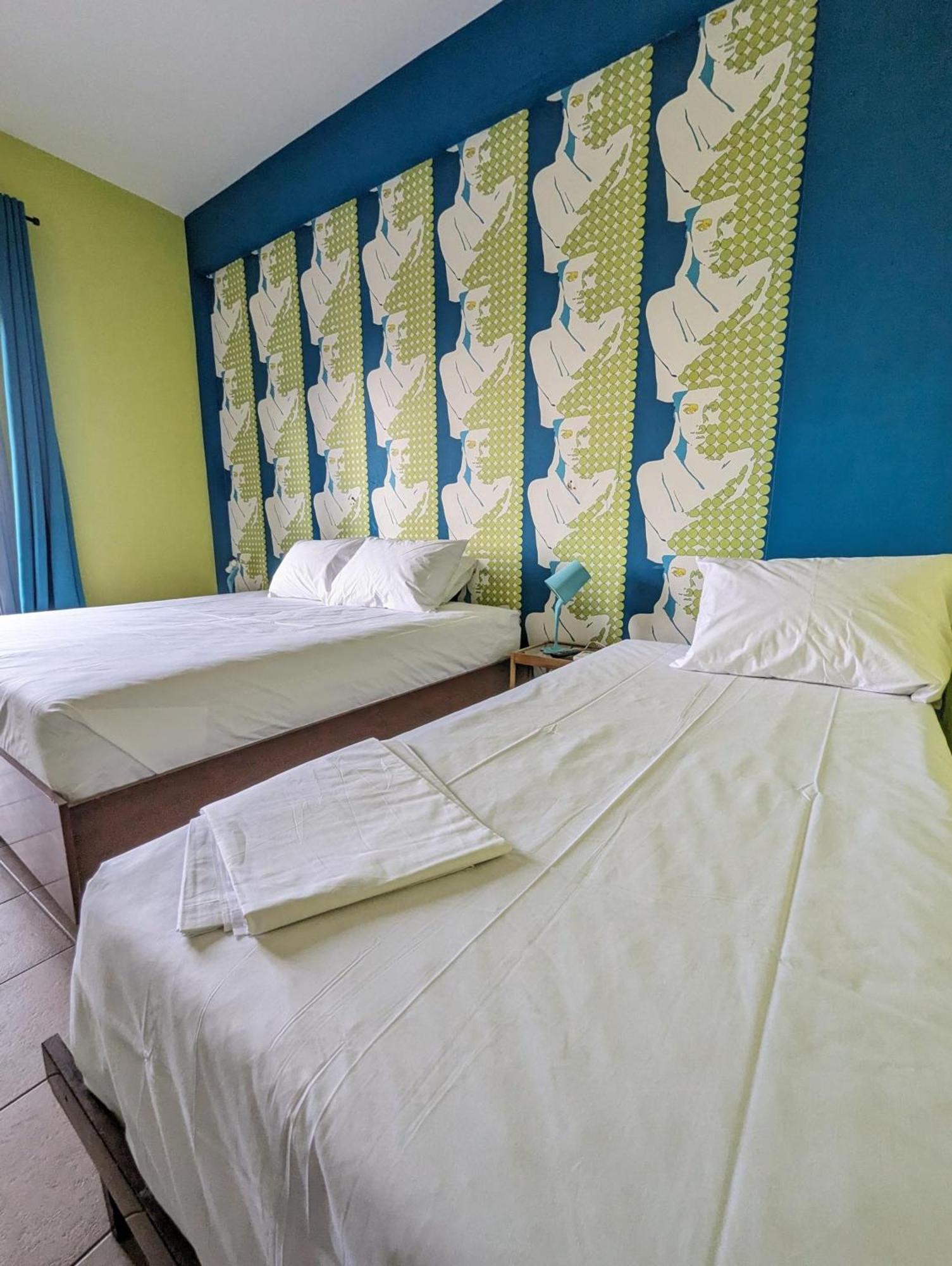 Okeania Seafront Rooms In Kamena Vourla Exterior photo